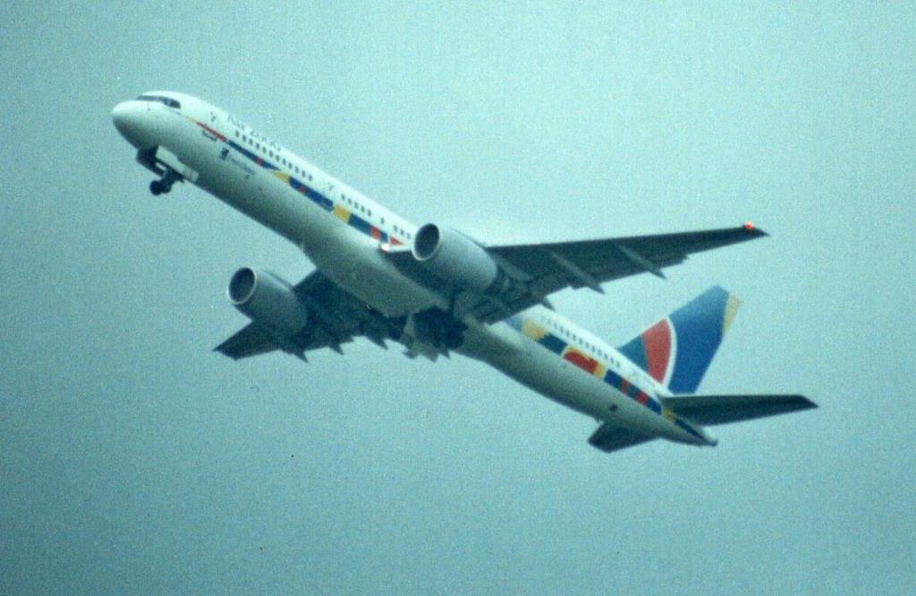 Photo of aircraft G-OOOV operated by Air 2000