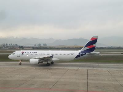 Photo of aircraft CC-BAT operated by LATAM Airlines Chile