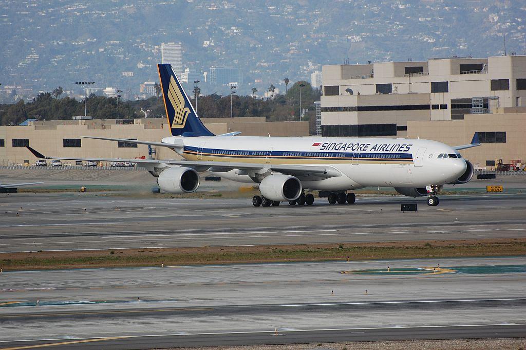 Photo of aircraft 9V-SGE operated by Singapore Airlines