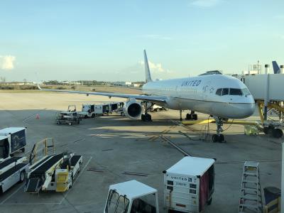 Photo of aircraft N17122 operated by United Airlines