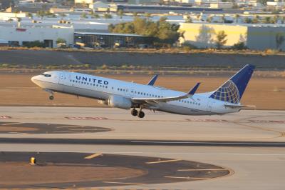 Photo of aircraft N24212 operated by United Airlines
