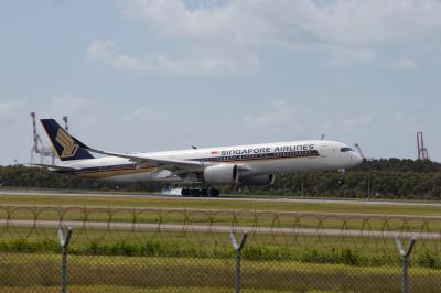 Photo of aircraft 9V-SHO operated by Singapore Airlines