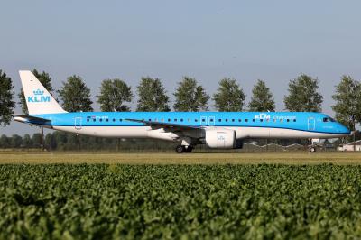 Photo of aircraft PH-NXH operated by KLM Cityhopper