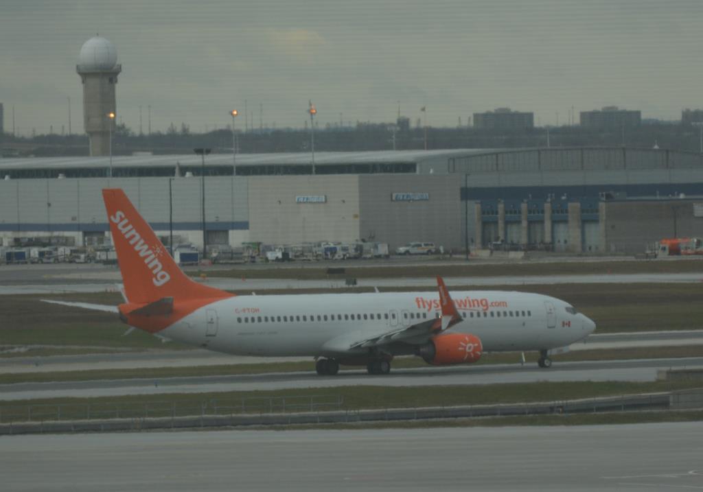 Photo of aircraft C-FTOH operated by SmartWings