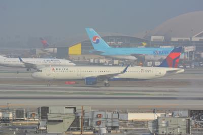 Photo of aircraft N302DN operated by Delta Air Lines