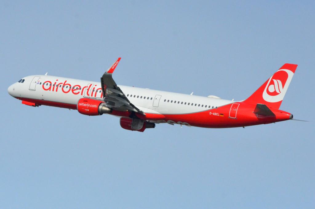 Photo of aircraft D-ABCL operated by Air Berlin