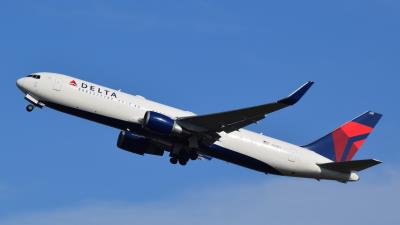 Image of aircraft registration N171DZ - A 767-332(ER)(WL) operated by Delta Air Lines