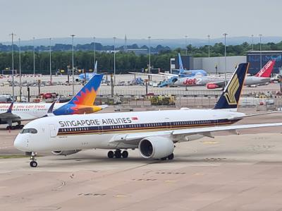 Photo of aircraft 9V-SMW operated by Singapore Airlines