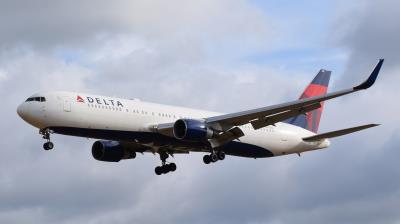 Photo of aircraft N187DN operated by Delta Air Lines