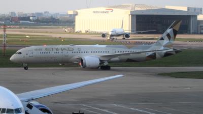 Photo of aircraft A6-BLB operated by Etihad Airways