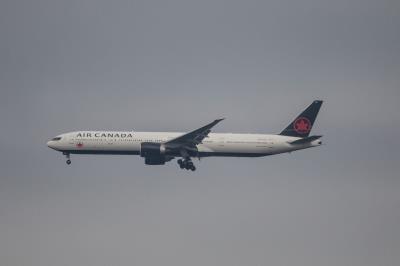 Photo of aircraft C-FIUV operated by Air Canada