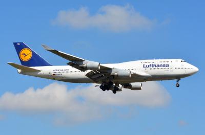 Image of aircraft registration D-ABTH - A 747-430 operated by Lufthansa