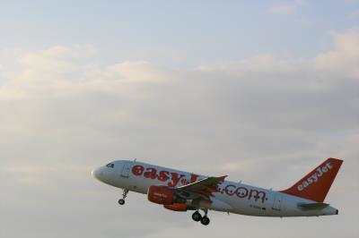 Image of aircraft registration G-EZAS - A A319-111 operated by easyJet
