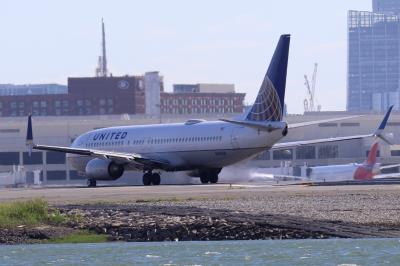 Photo of aircraft N14250 operated by United Airlines