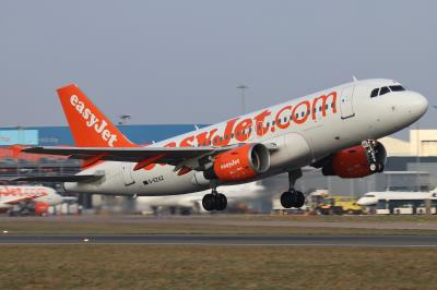 Photo of aircraft G-EZAZ operated by easyJet