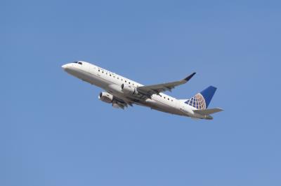 Photo of aircraft N122SY operated by United Express