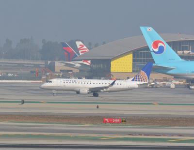 Photo of aircraft N209SY operated by United Express