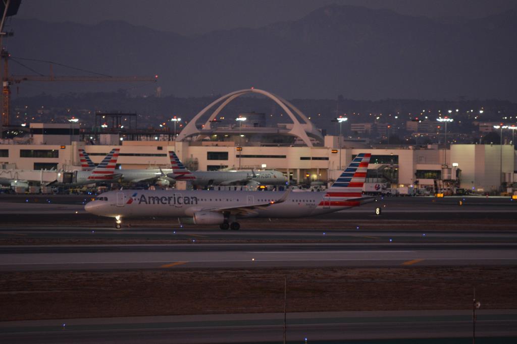Photo of aircraft N163AA operated by American Airlines