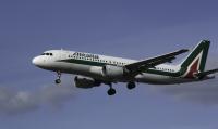 Image of aircraft registration EI-DTO - A A320-216 operated by Alitalia