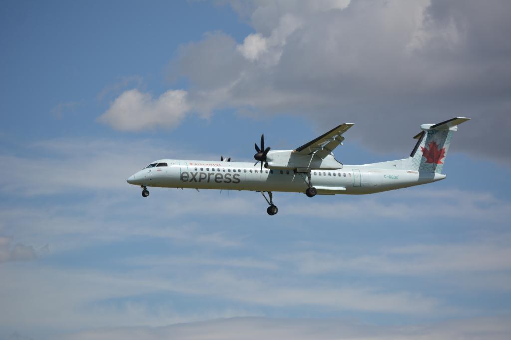 Photo of aircraft C-GGDU operated by Jazz Air