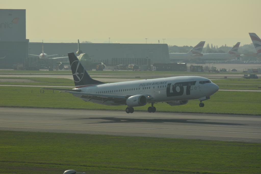 Photo of aircraft SP-LLE operated by LOT - Polish Airlines
