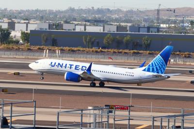 Photo of aircraft N27304 operated by United Airlines