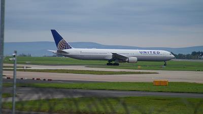 Image of aircraft registration N76065 - A 767-424(ER) operated by United Airlines