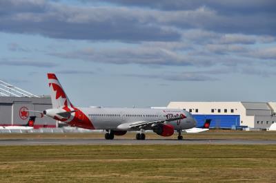 Photo of aircraft C-GHPJ operated by Air Canada Rouge