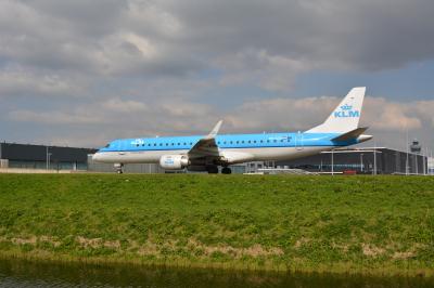 Photo of aircraft PH-EZS operated by KLM Cityhopper