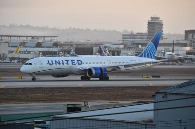 Photo of aircraft N29977 operated by United Airlines