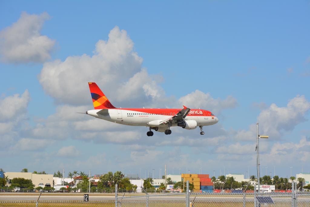 Photo of aircraft N345AV operated by Avianca