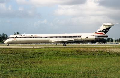 Photo of aircraft N946DL operated by Delta Air Lines