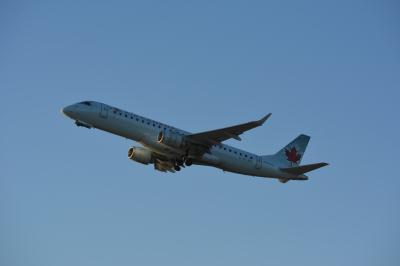 Photo of aircraft C-FLWH operated by Air Canada