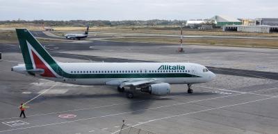 Photo of aircraft EI-DTM operated by Alitalia