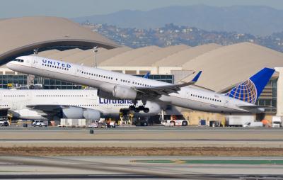 Photo of aircraft N57863 operated by United Airlines