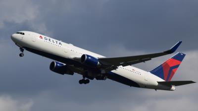 Image of aircraft registration N156DL - A 767-3P6(ER)(WL) operated by Delta Air Lines