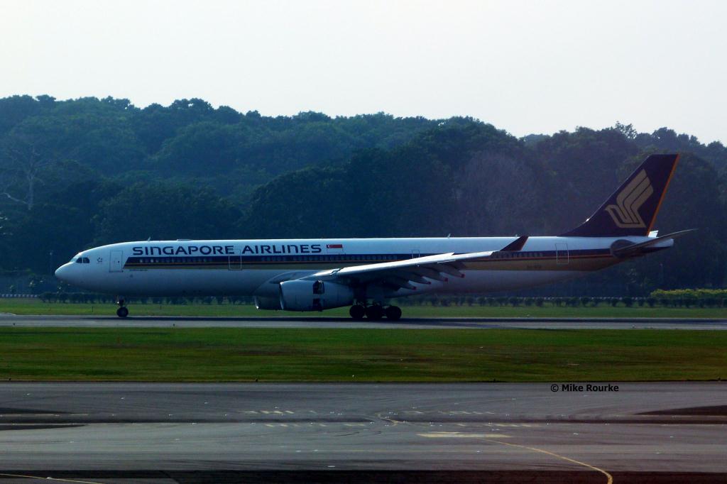 Photo of aircraft 9V-STD operated by Singapore Airlines