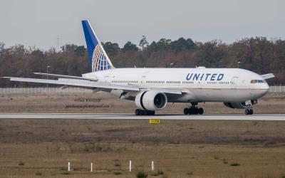Image of aircraft registration N224UA - A 777-222(ER) operated by United Airlines