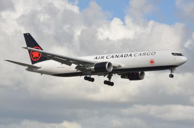 Photo of aircraft C-GXHI operated by Air Canada