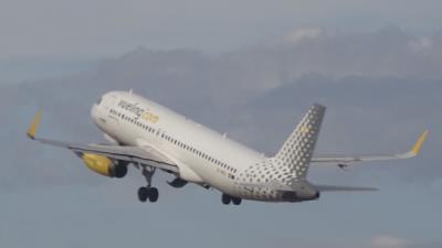 Image of aircraft registration EC-MEA - A A320-232(WL) operated by Vueling