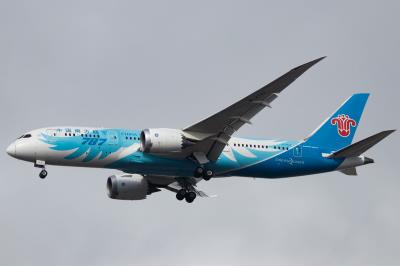 Photo of aircraft B-2727 operated by China Southern Airlines