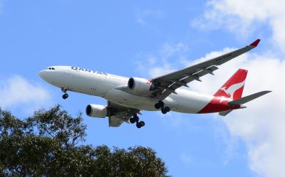 Photo of aircraft VH-EBB operated by Qantas