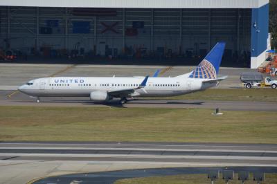 Photo of aircraft N64844 operated by United Airlines
