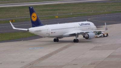 Photo of aircraft D-AIUW operated by Lufthansa