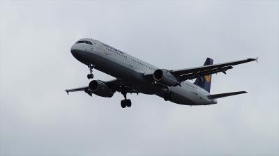Image of aircraft registration D-AIRF - A A321-131 operated by Lufthansa