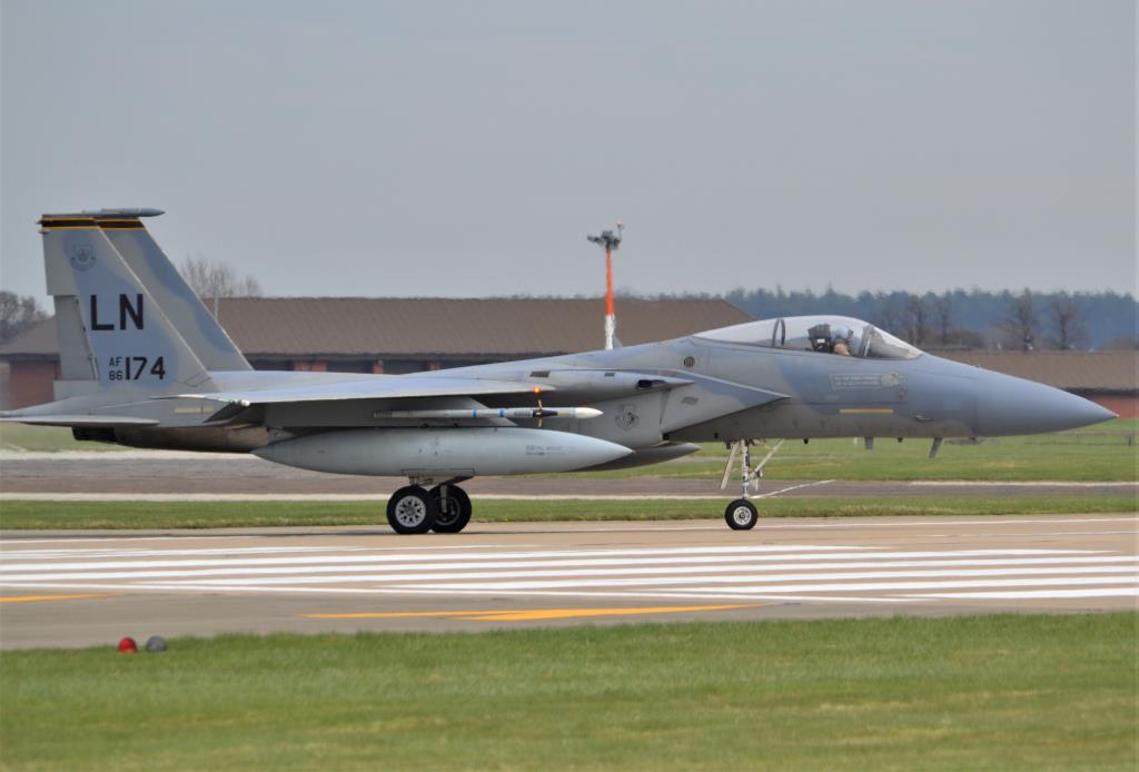 Photo of aircraft 86-0174 operated by United States Air Force