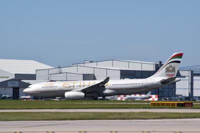 Photo of aircraft A6-EYM operated by Etihad Airways