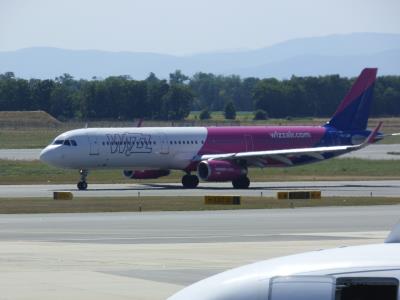 Image of aircraft registration HA-LXW - A A321-231(WL) operated by Wizz Air
