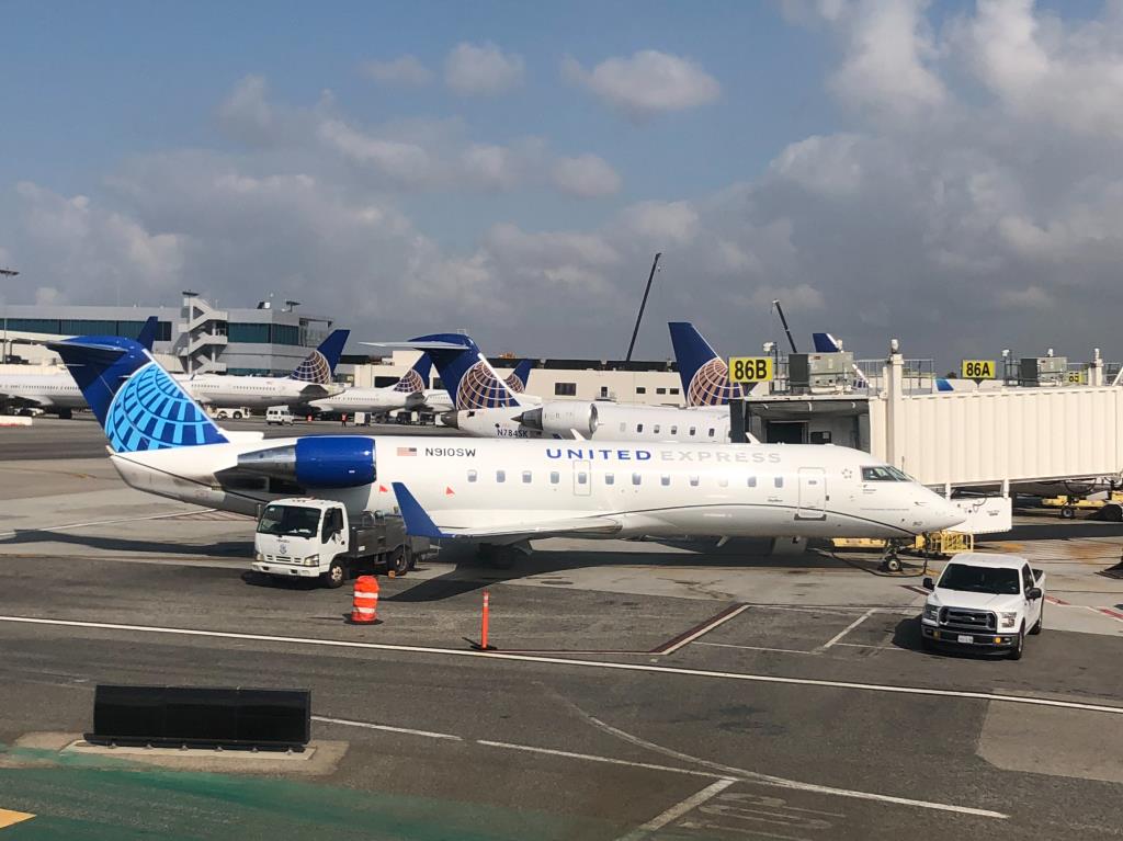 Photo of aircraft N910SW operated by United Express
