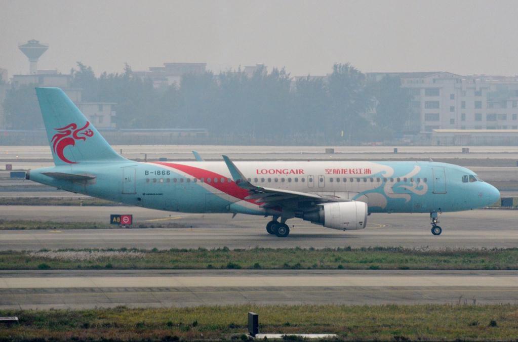 Photo of aircraft B-1866 operated by Loong Air